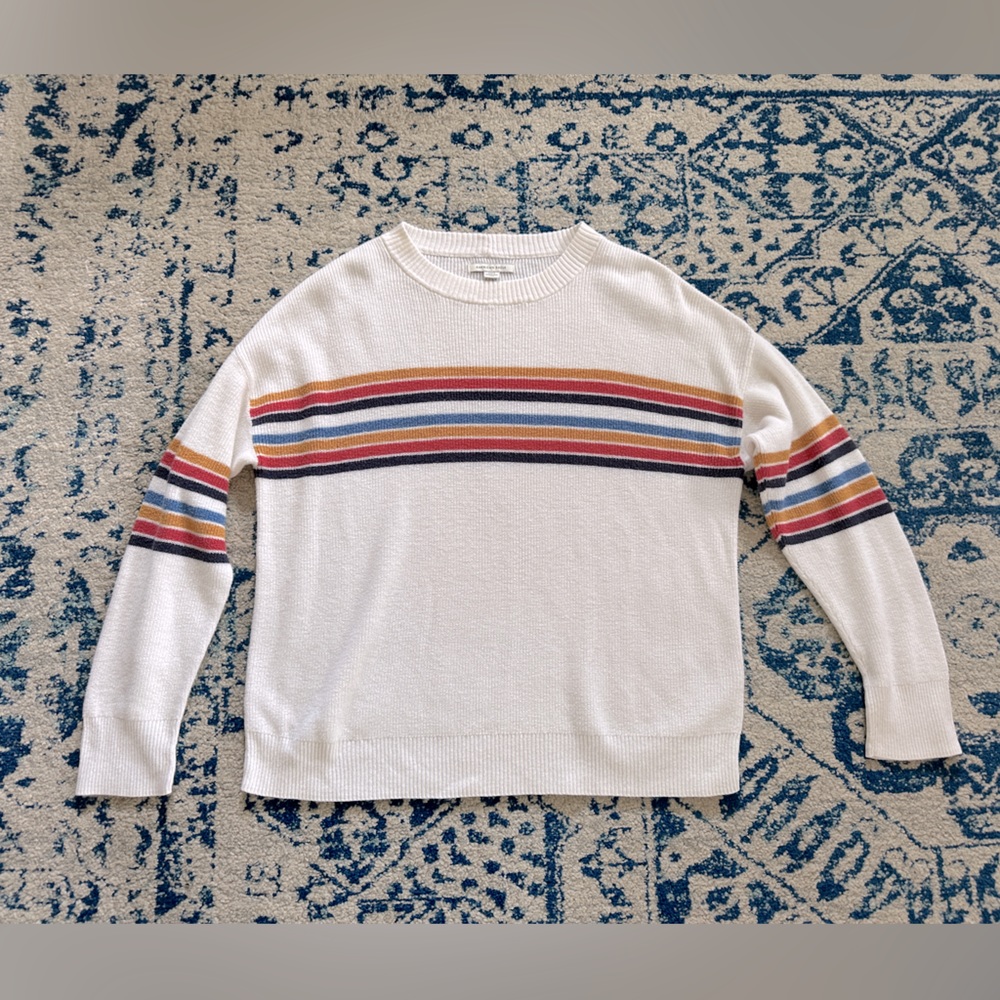 American Eagle Women’s Light Weight Sweater Size Small EUC!